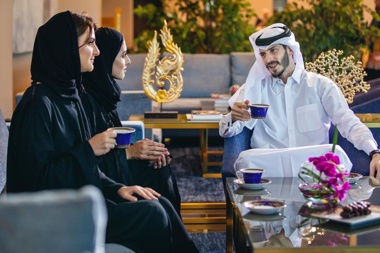 Centara West Bay Hotel & Residences Doha Eksteriør billede Arab people drinking Arabic coffee