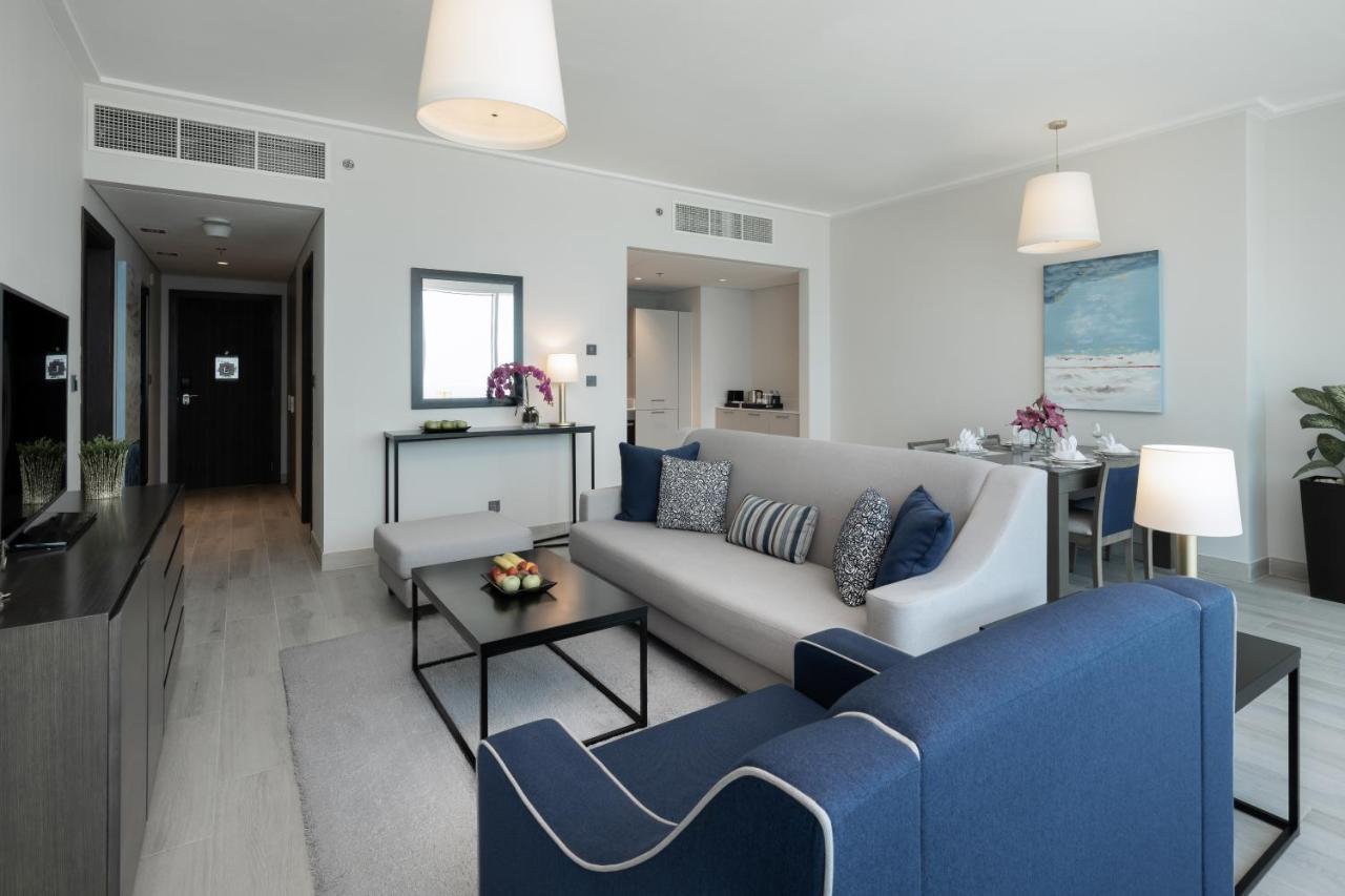 Centara West Bay Hotel & Residences Doha Eksteriør billede A living room at the Address Downtown Hotel