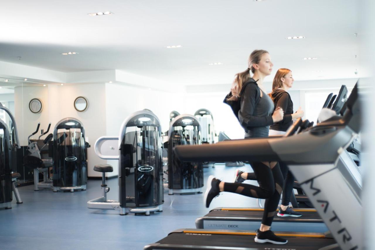 Centara West Bay Hotel & Residences Doha Eksteriør billede The gym at the InterContinental