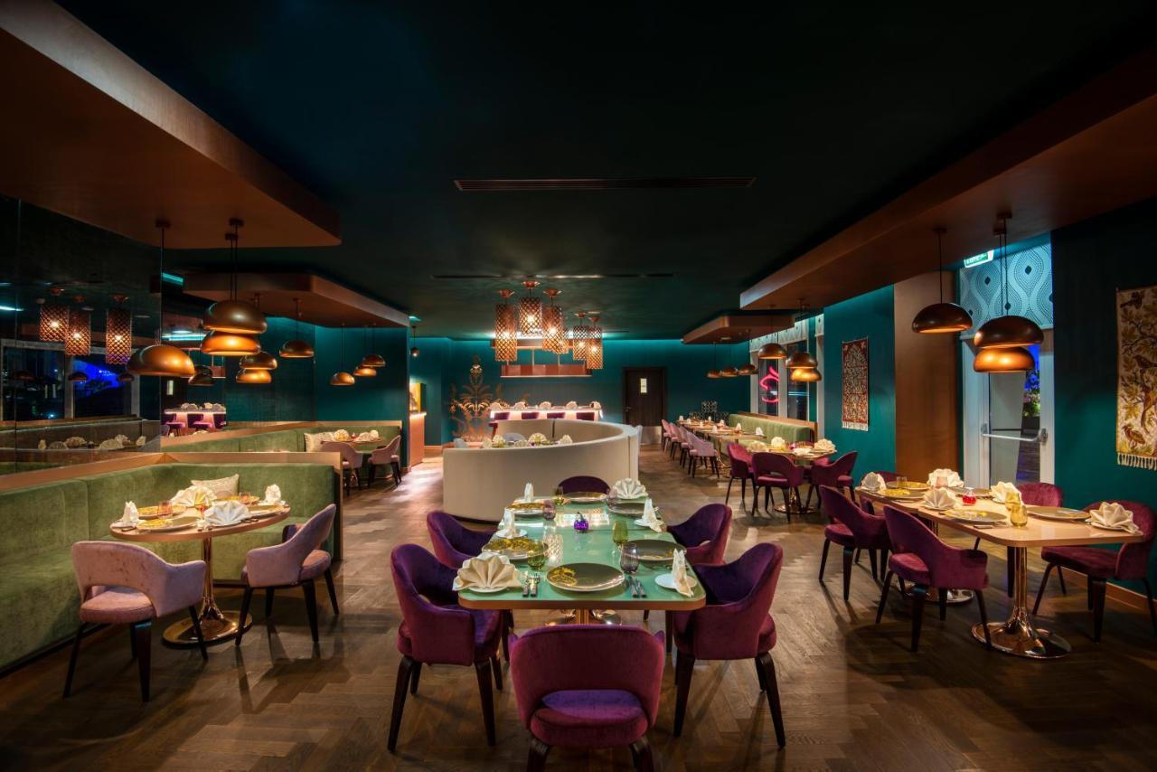 Centara West Bay Hotel & Residences Doha Eksteriør billede The interior of the restaurant
